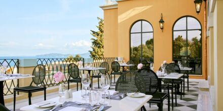 Hovedrestauranten San Giovanni på MarBella Nido Suite Hotel & Villas på Korfu, Grækenland.