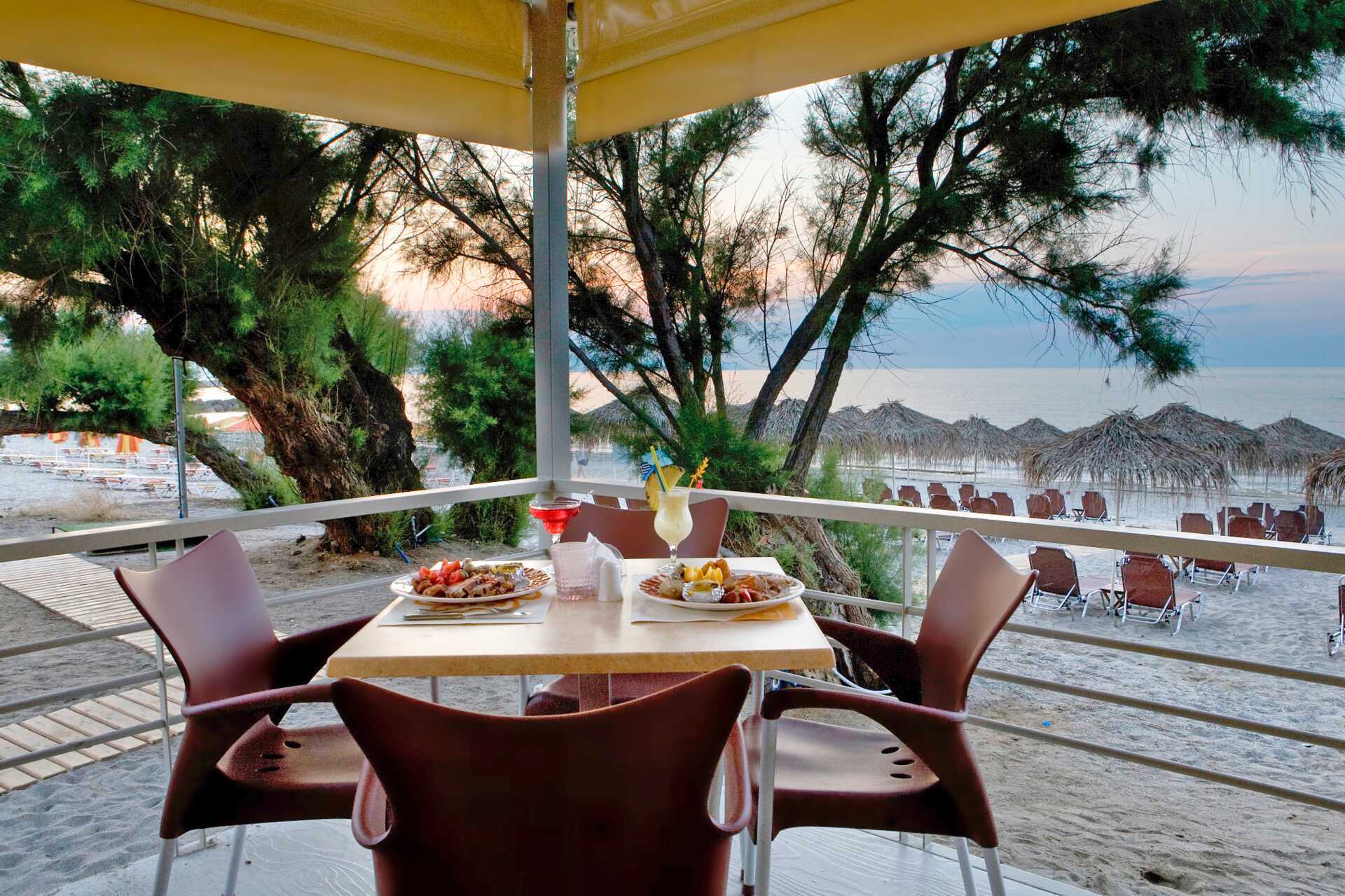 Restaurant på Margarita Beach Resort G D's Hotels på Kreta, Grækenland.