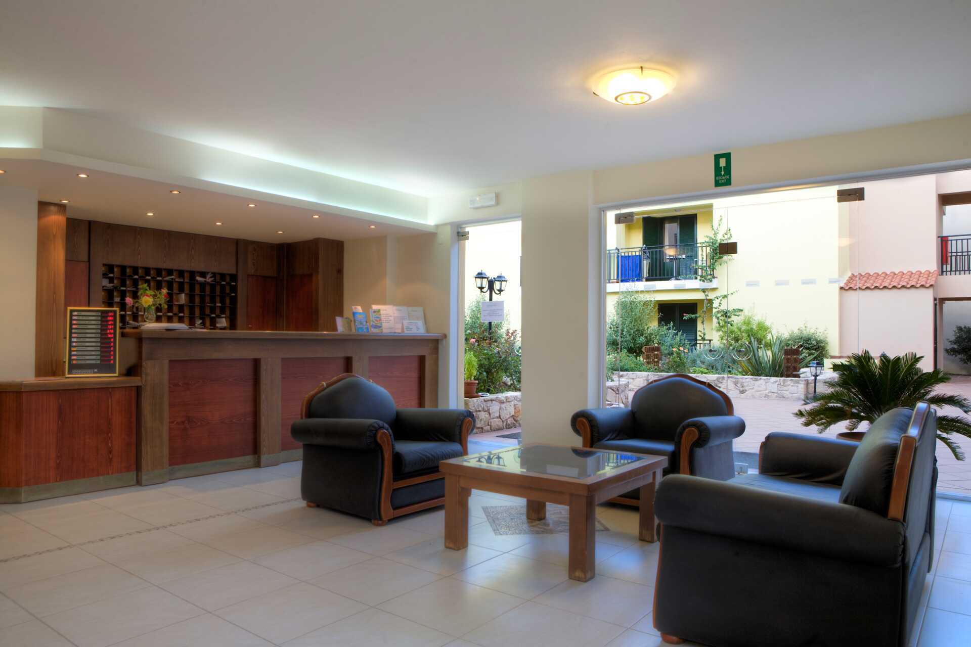Receptionen på Margarita Beach Resort G D's Hotels på Kreta, Grækenland.