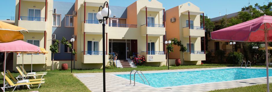 Poolområdet på Hotel Marva i Rethymnon på Kreta.