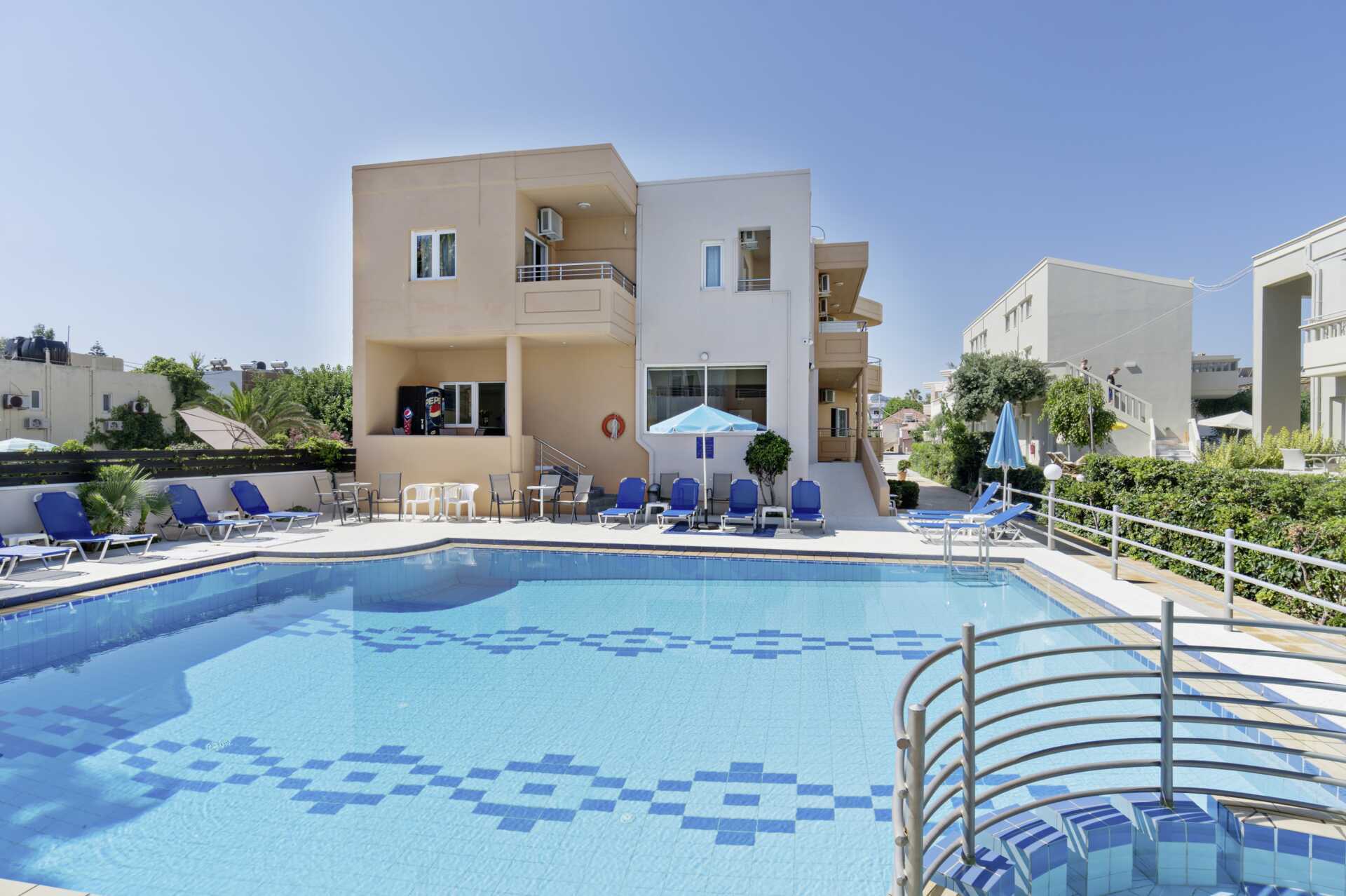 Poolområde på Hotel Mary i Platanias, Kreta.