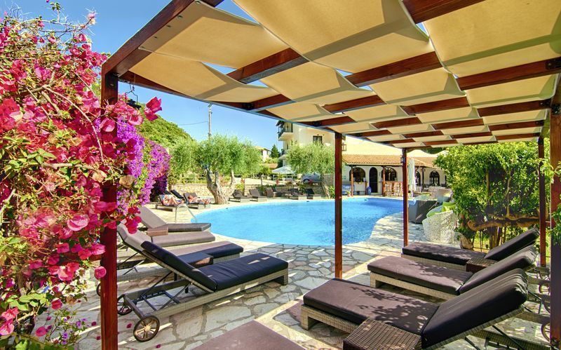 Poolområde på Hotel Mega Ammos, Sivota i Grækenland.