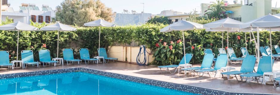 Poolområdet på Hotel Melmar i Rethymnon by på Kreta.