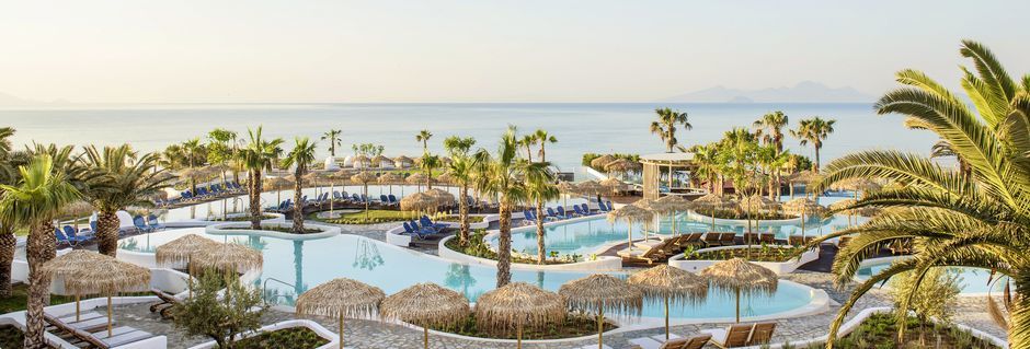 Poolområdet på Mitsis Norida Beach Hotel på Kos, Grækenland.