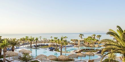 Poolområdet på Mitsis Norida Beach Hotel på Kos i Grækenland.