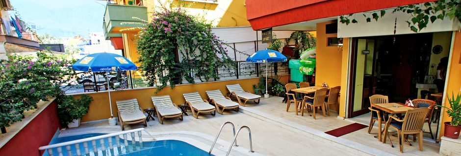 Poolområde på Hotel Musti i Alanya, Tyrkiet.
