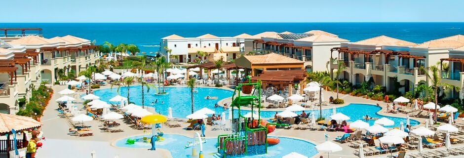 Poolområdet på Hotel Mythos Beach Resort Afandou på Rhodos