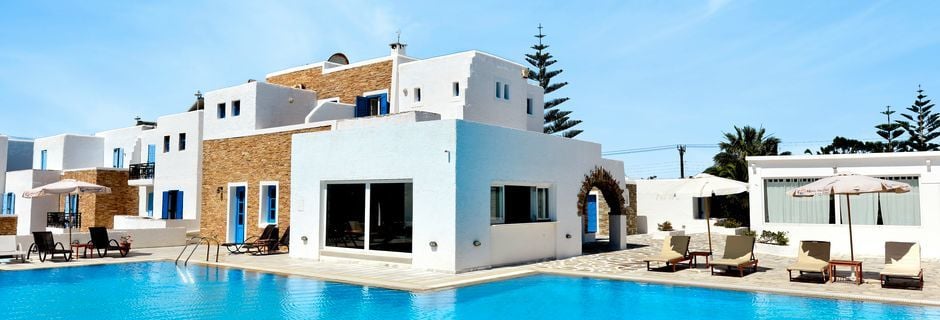 Poolområde på hotel Naxos Holidays i Naxos by