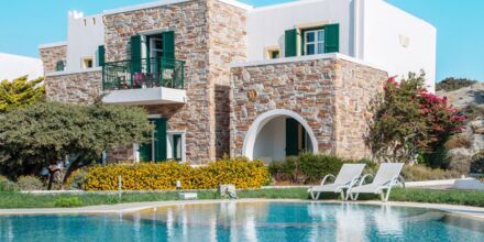 Pool ved Hotel Naxos Palace i Agios Prokopios på Naxos, Grækenland.