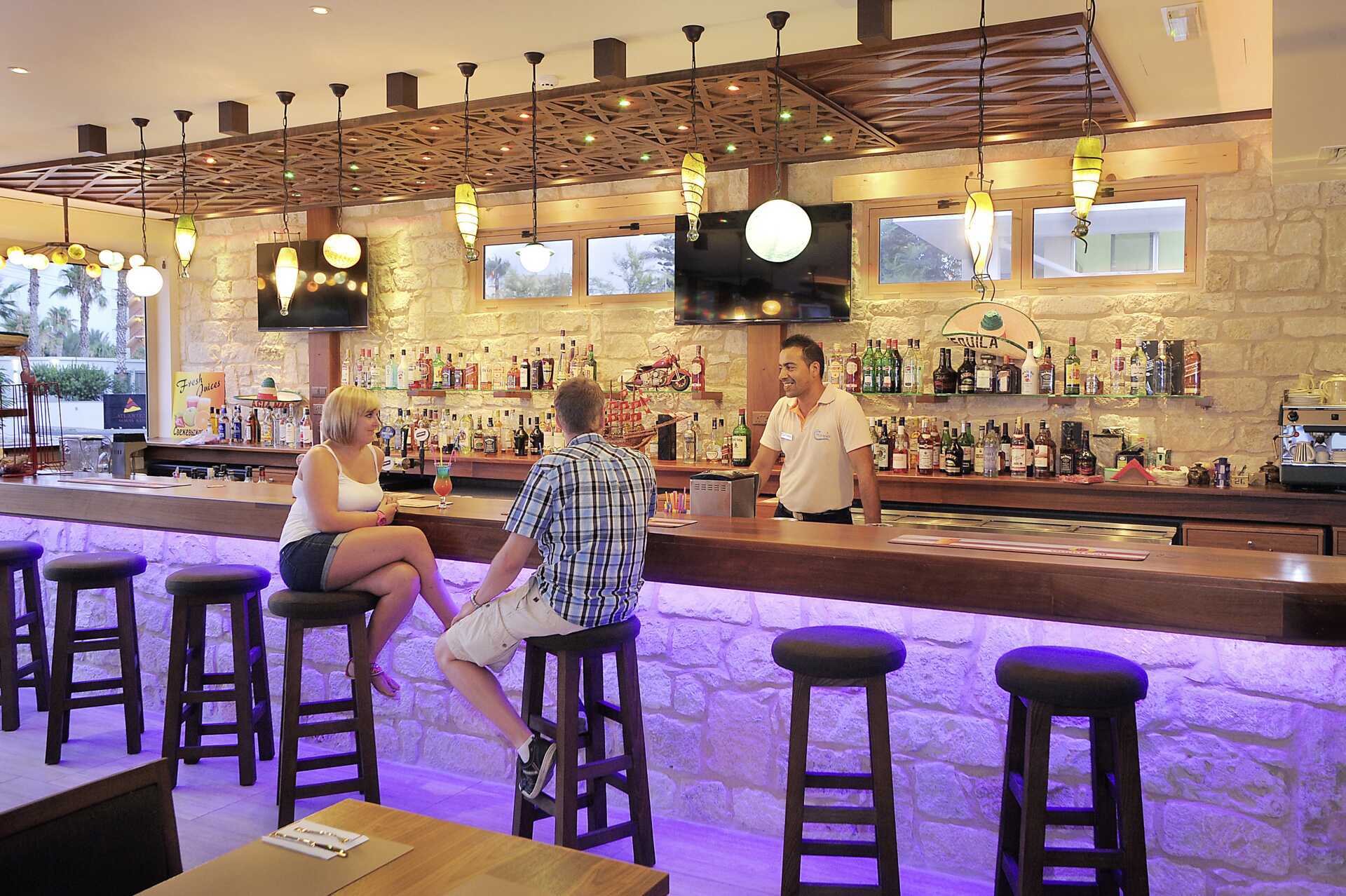 Bar på Hotel Nelia Garden, Ayia Napa, Cypern.