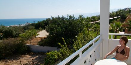 Balkon på Hotel Nikolas Villas ved Hersonissos på Kreta.