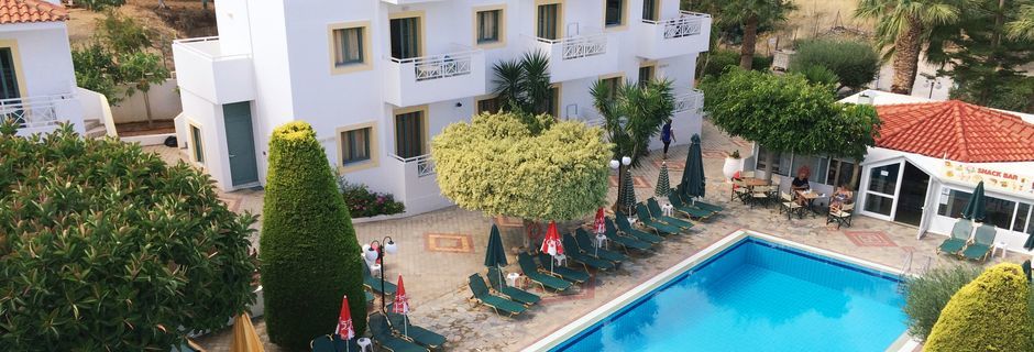 Poolområde på Hotel Nikolas Villas ved Hersonissos på Kreta.