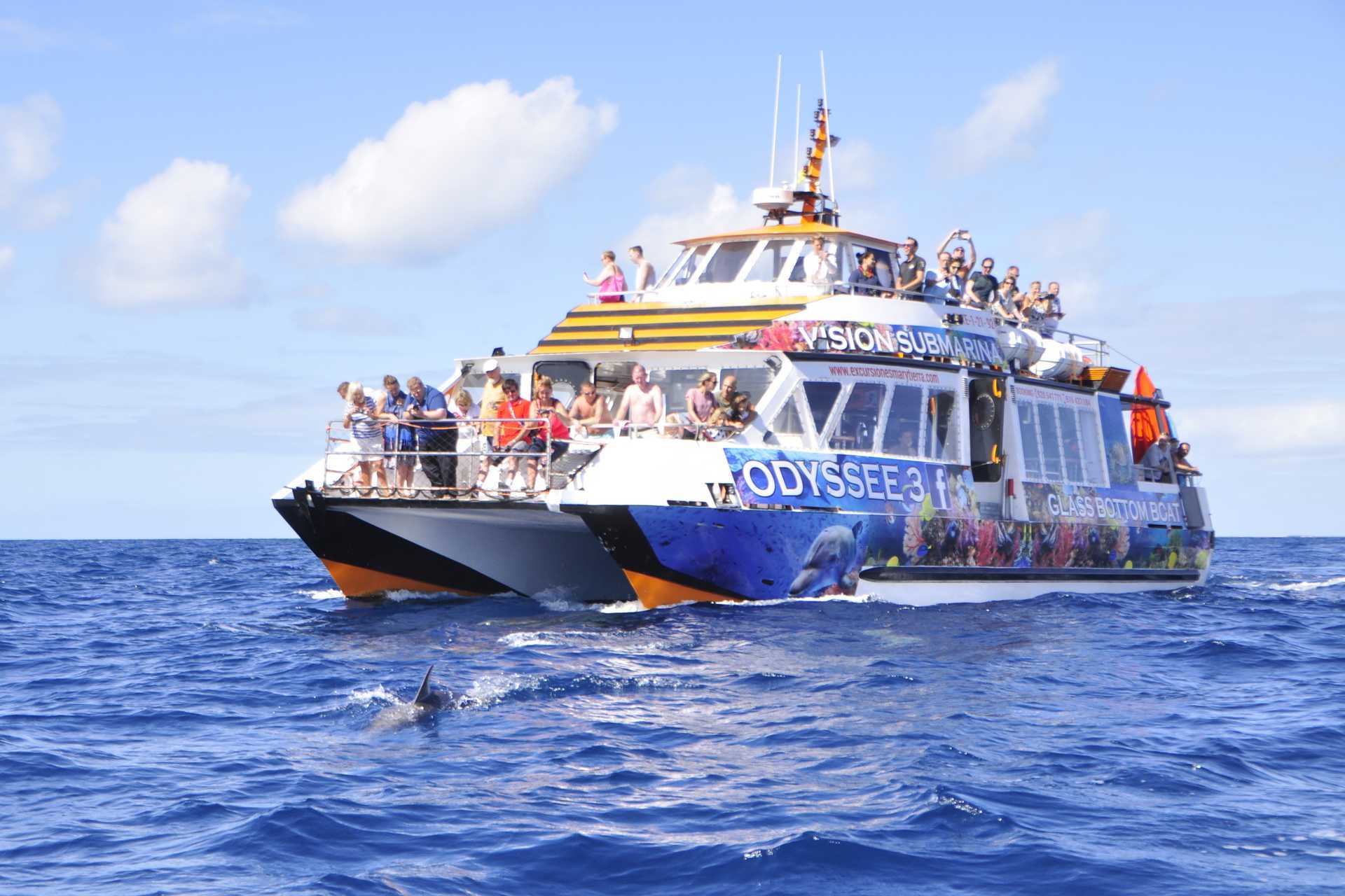 Oplev havet om bord på en båd med glasbund