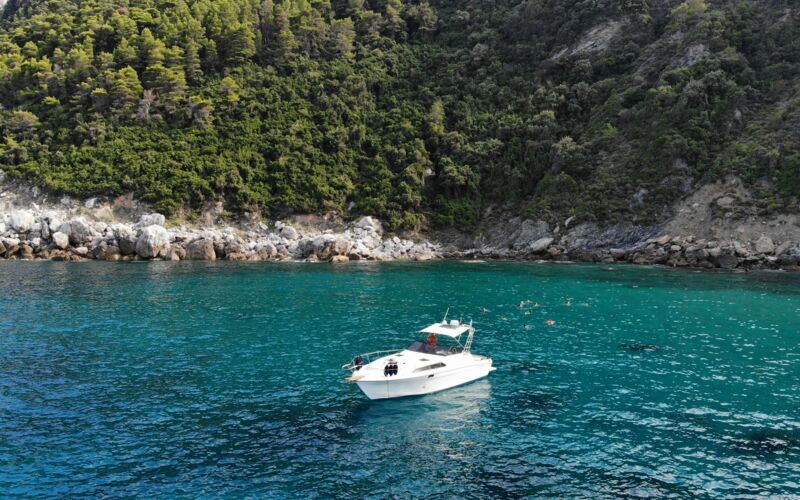 Oplev Skopelos fra havet