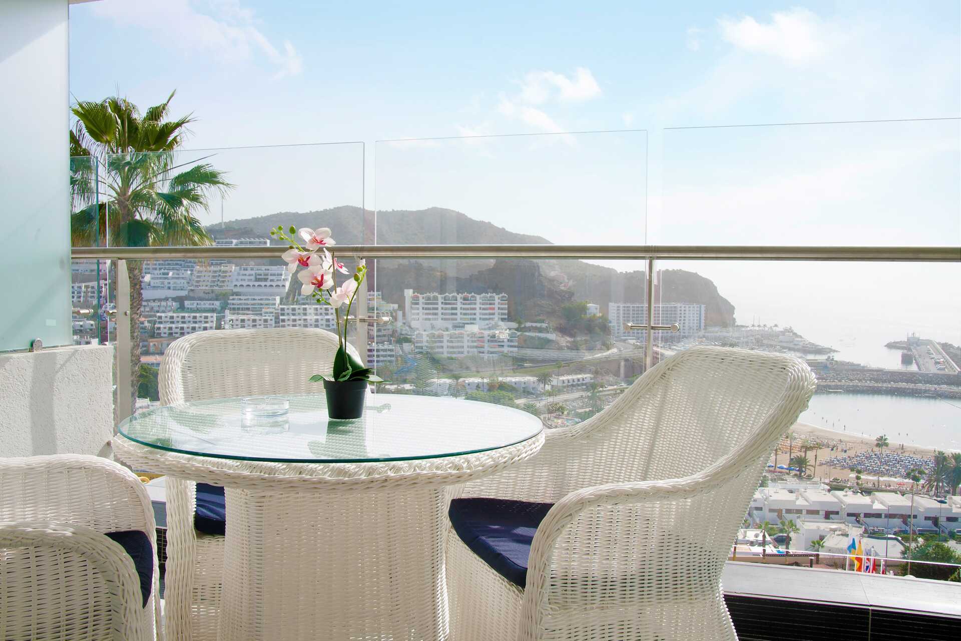 2-værelses lejlighed superior med balkon og havudsigt på Hotel Villa Magna i Puerto Rico, Gran Canaria.