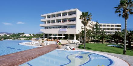 Poolområdet på hotel Panorama på Kreta, Grækenland.