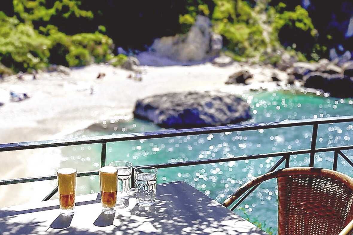 Krioneri Piso-stranden i Parga i Grækenland.