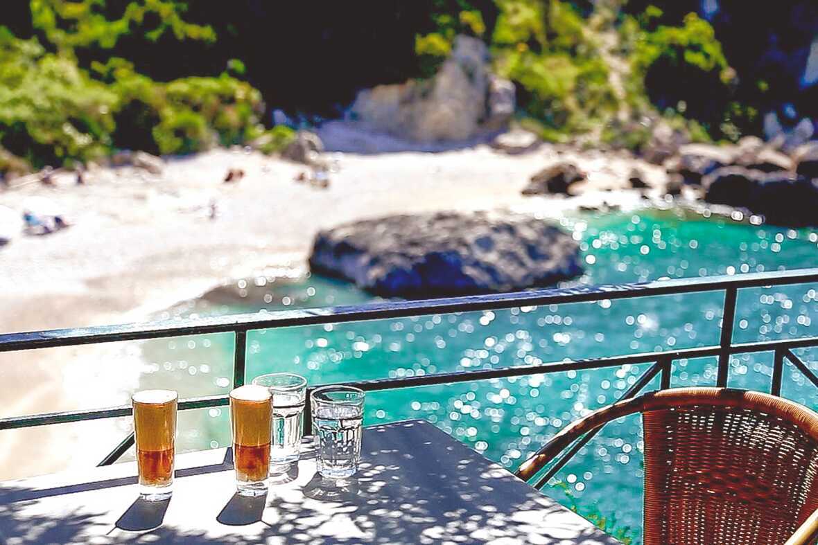 Krioneri Piso-stranden i Parga i Grækenland.