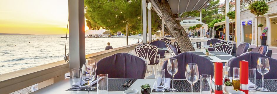 Restauranten nede ved stranden på Hotel Park i Makarska, Kroatien.