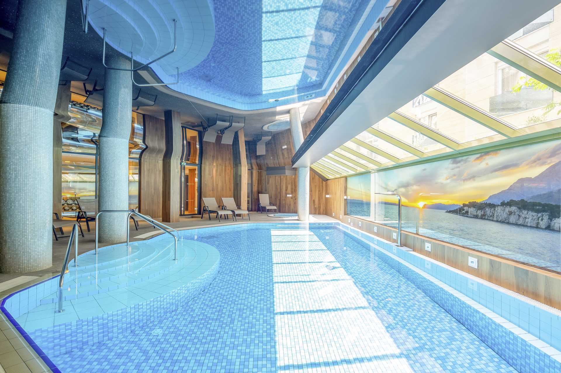 Indendørs pool på Hotel Park i Makarska, Kroatien.