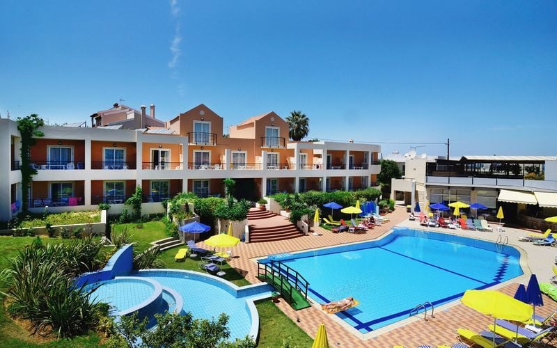 Poolområde på Hotel Pegasus på Kreta, Grækenland.