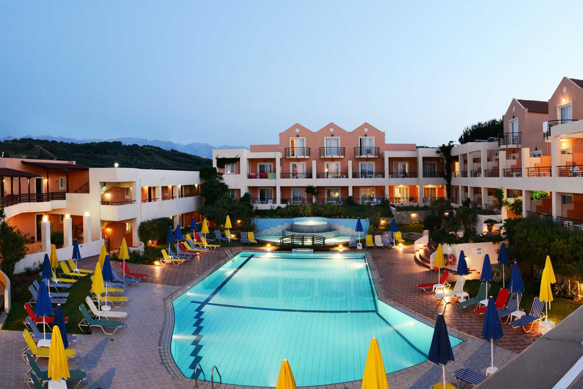 Poolområde på Hotel Pegasus på Kreta, Grækenland.