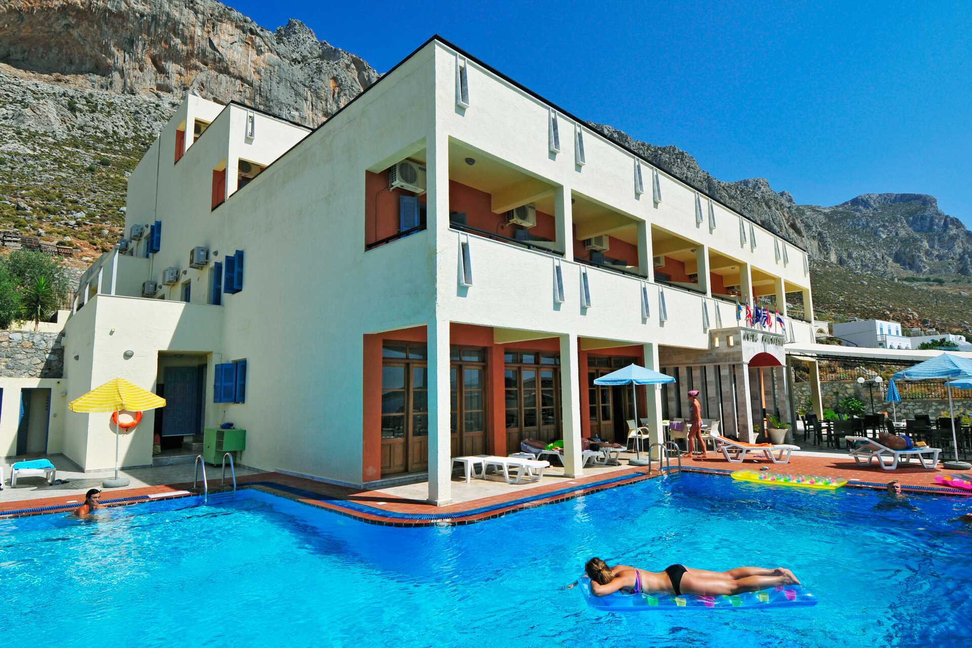 Poolområde på Hotel Philoxenia på Kalymnos, Grækenland