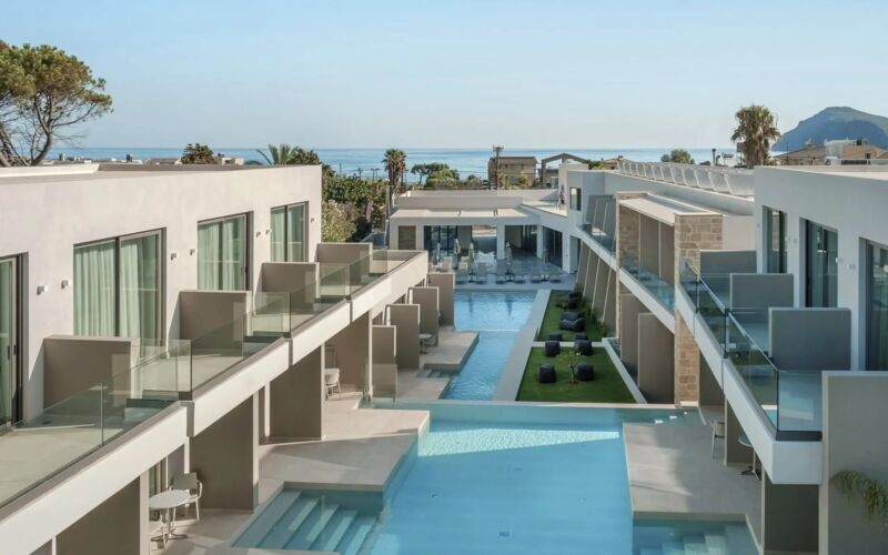 Phos Hotel Adults Only