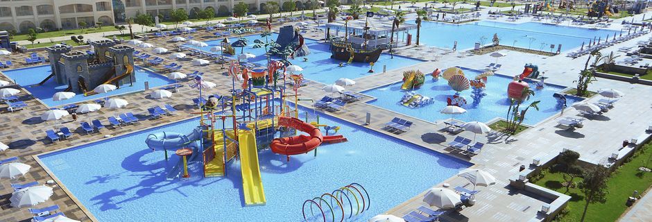 Poolområde på Albatros White Beach Resort i Hurghada