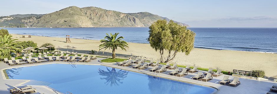 Poolområdet på Hotel Pilot Beach i Georgioupolis på Kreta, Grækenland.