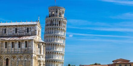 Det Skæve Tårn i Pisa er byens mest kendte seværdighed.