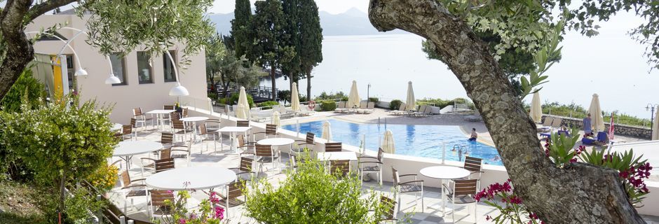 Poolområdet på Hotel Port Galini på Lefkas, Grækenland