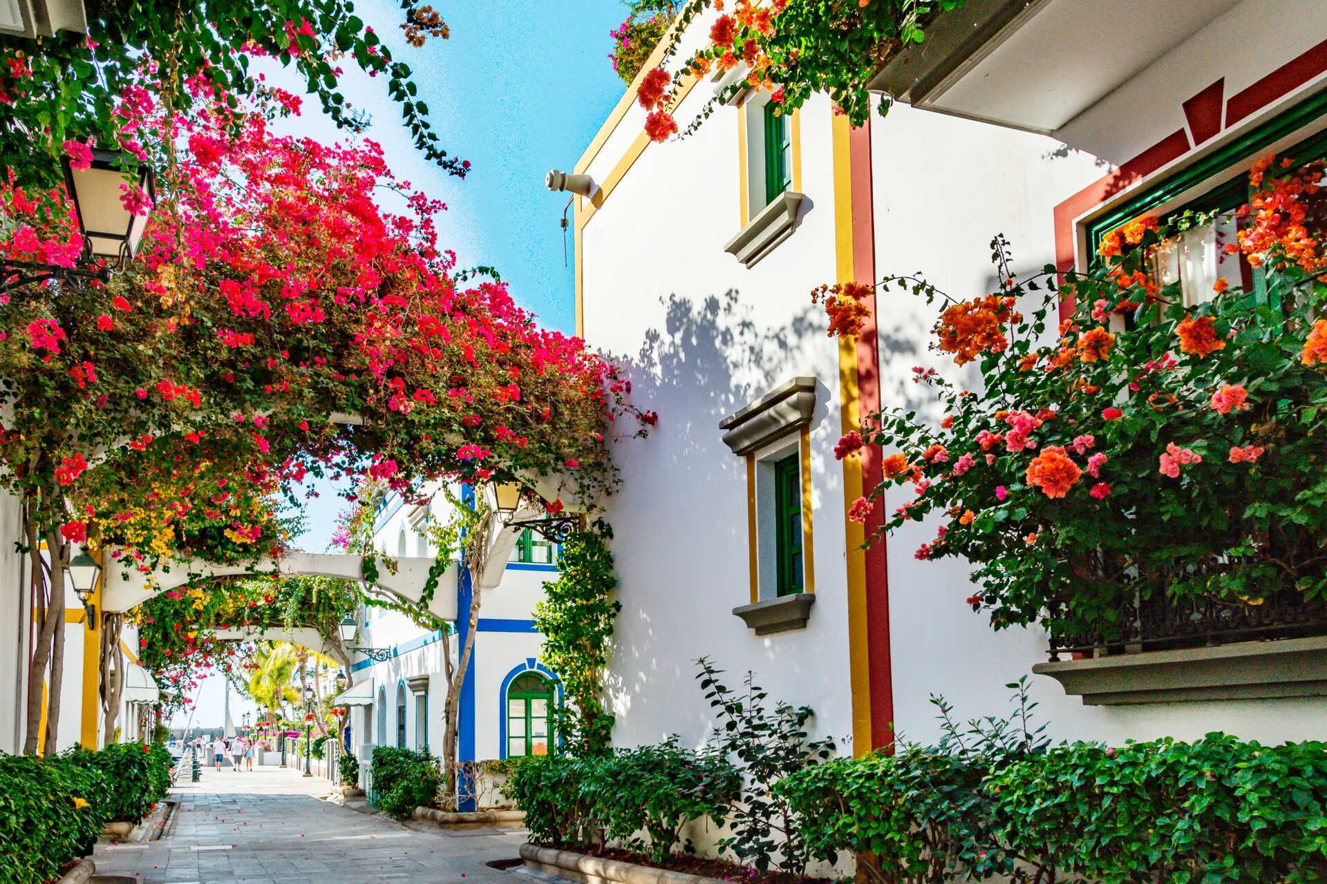 Hyggelige stræder i Puerto de Mogán på Gran Canaria, Spanien.