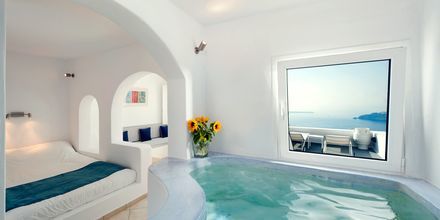 Deluxe-værelse på hotel Regina Mare på Santorini, Grækenland.