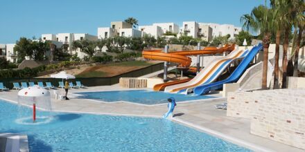 Pool med vandrutsjebaner på  Hotel Rethymno Mare Resort på Kreta, Grækenland.