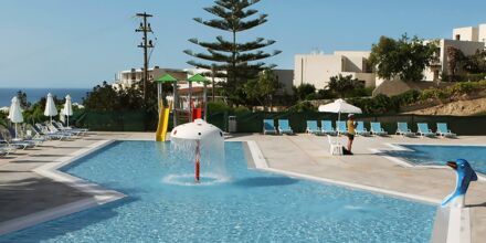 Pool med vandrutsjebaner på  Hotel Rethymno Mare Resort på Kreta, Grækenland.