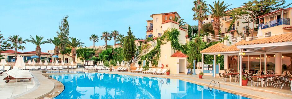 Poolområdet på Hotel Rethymno Mare Resort på Kreta, Grækenland.