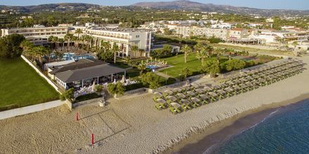 Stranden ved hotel Rethymno Palace i Rethymnon på Kreta, Grækenland.