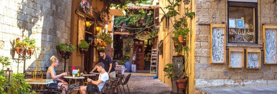 I Rhodos' gamle del er der masser af restauranter og shoppingmuligheder.