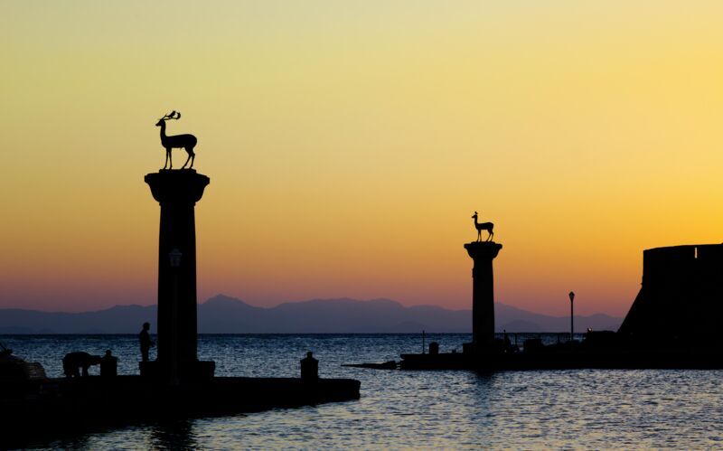 Rhodos by om aftenen