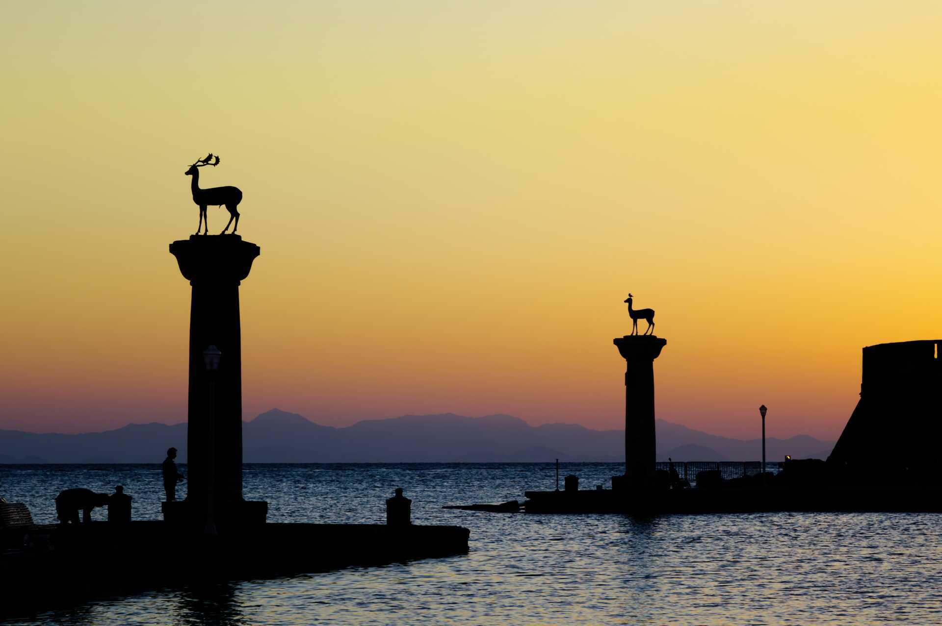 Rhodos by om aftenen