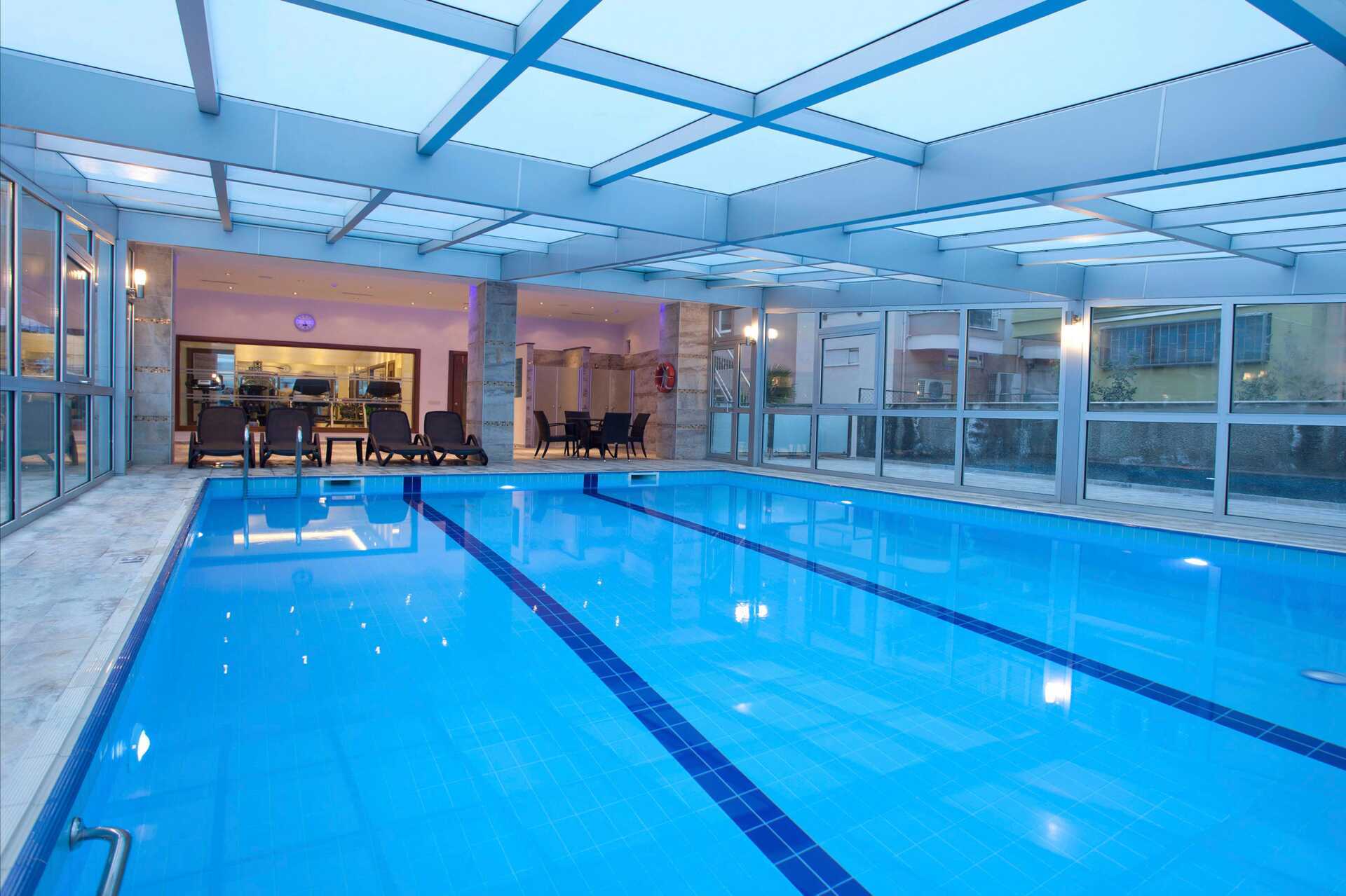 Indendørs pool på hotel Riviera i Alanya, Tyrkiet.