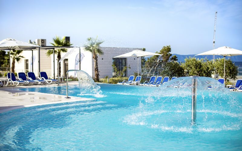 Poolområde på Hotel Apollo Mondo Family Romana i Kroatien.
