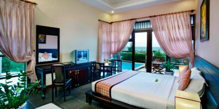 Deluxe-værelse i bungalow på Hotel Romana Resort i Vietnam.