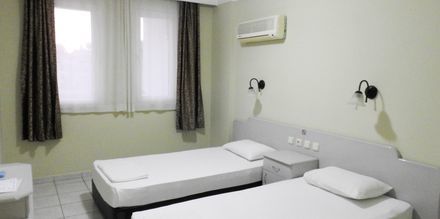Større 2-værelses lejlighed på Hotel Sailor i Alanya, Tyrkiet.
