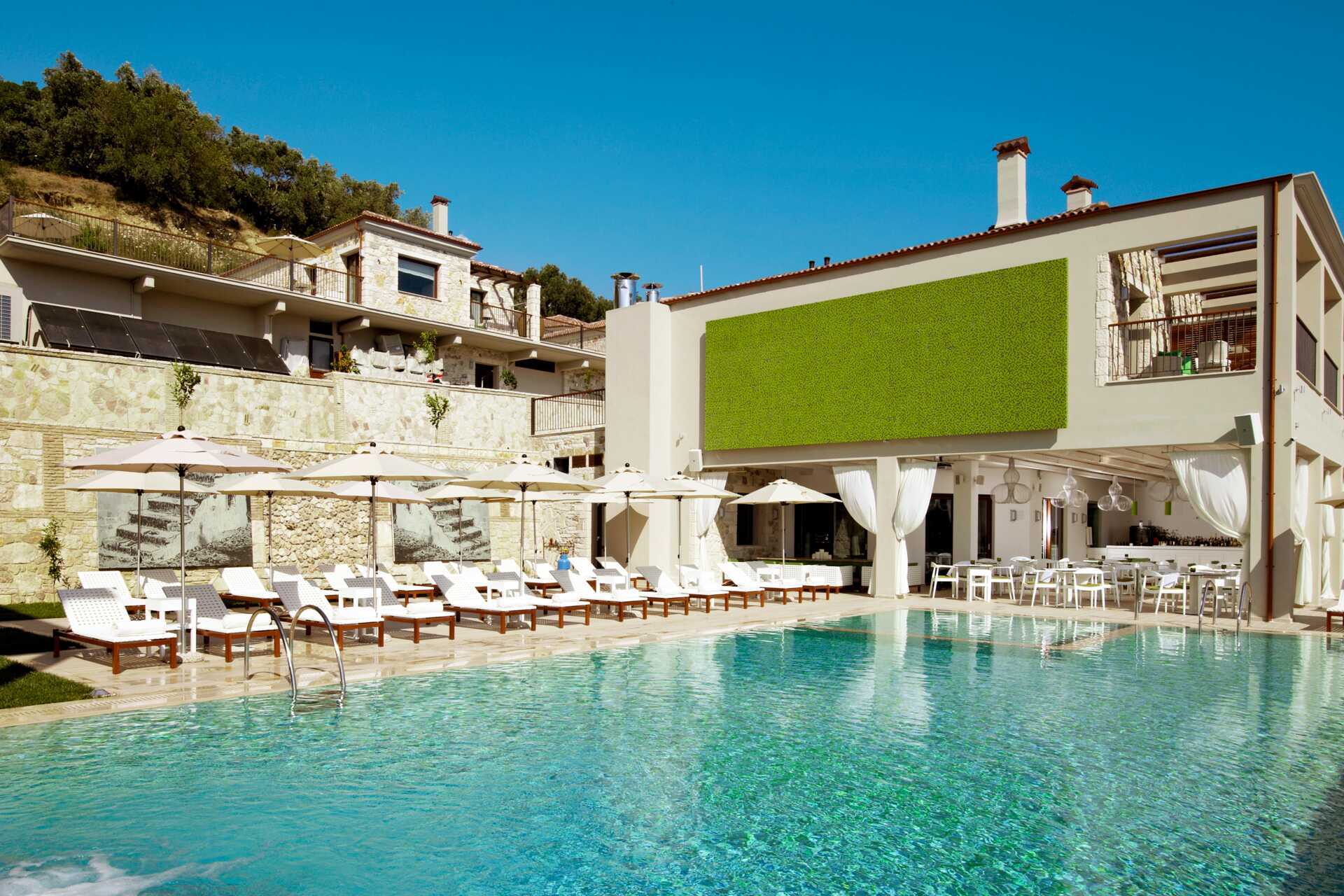 Poolen på Salvator Hotel Villas &amp; Spa i Parga, Grækenland.