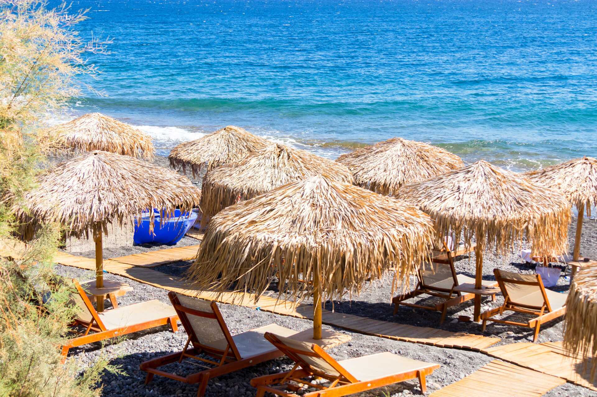 Nyd skønne dage ved havet på Santorini i Perissa/Perivolos.