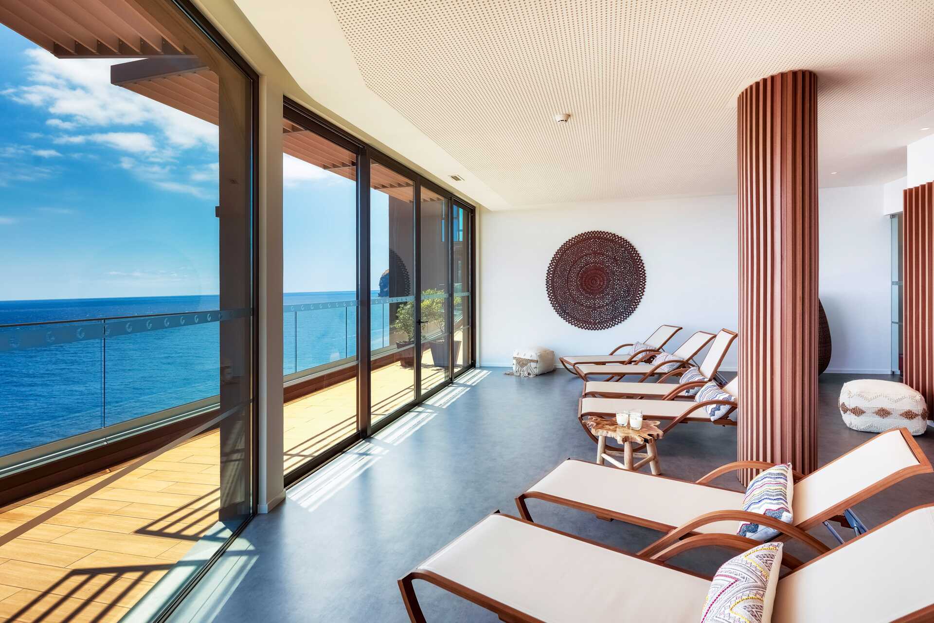 Ashoka spa-område med panoramaudsigt på Hoteller Sentido Galomar på Madeira, Portugal.