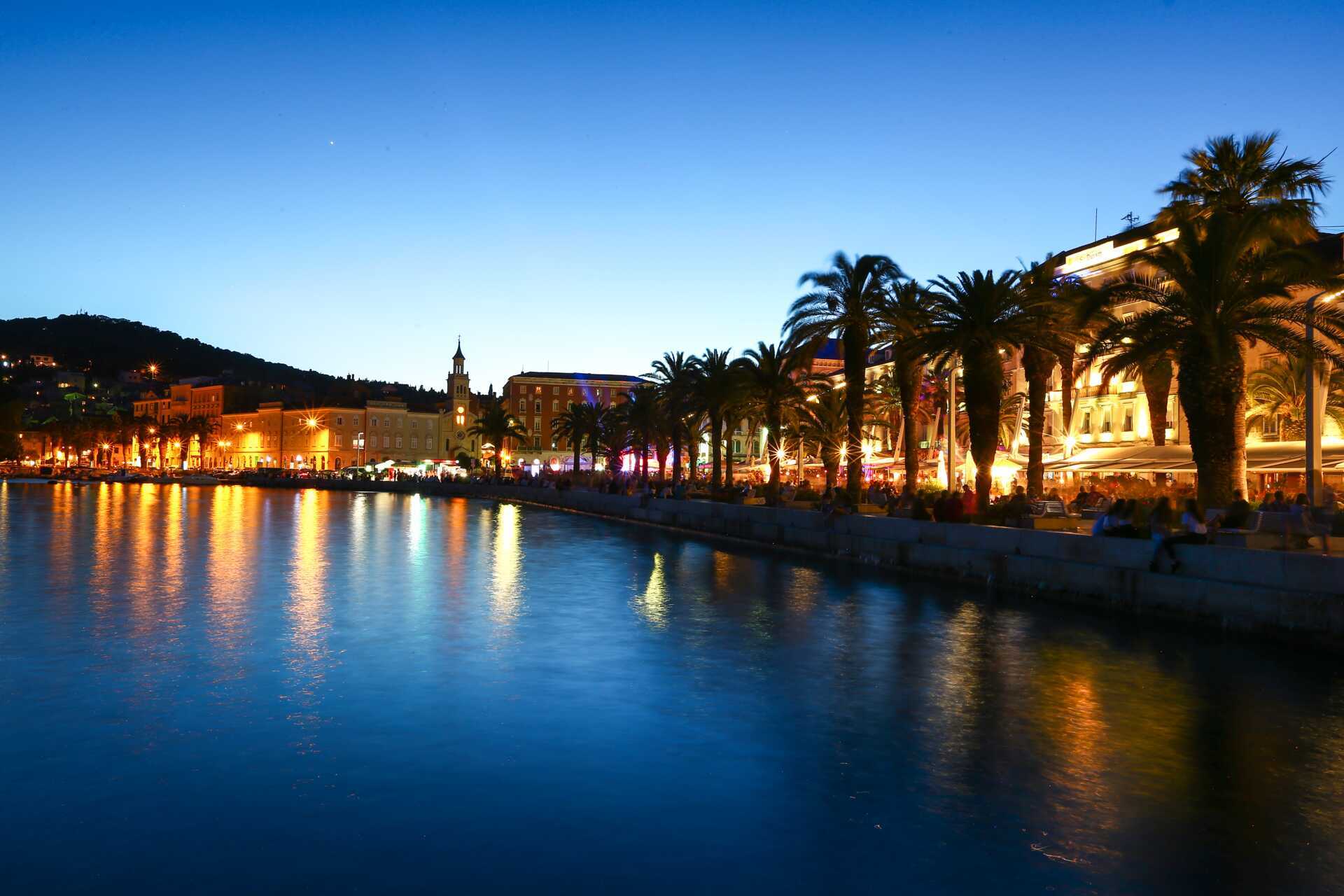 Splits hyggelige havnepromenade, Rivan.