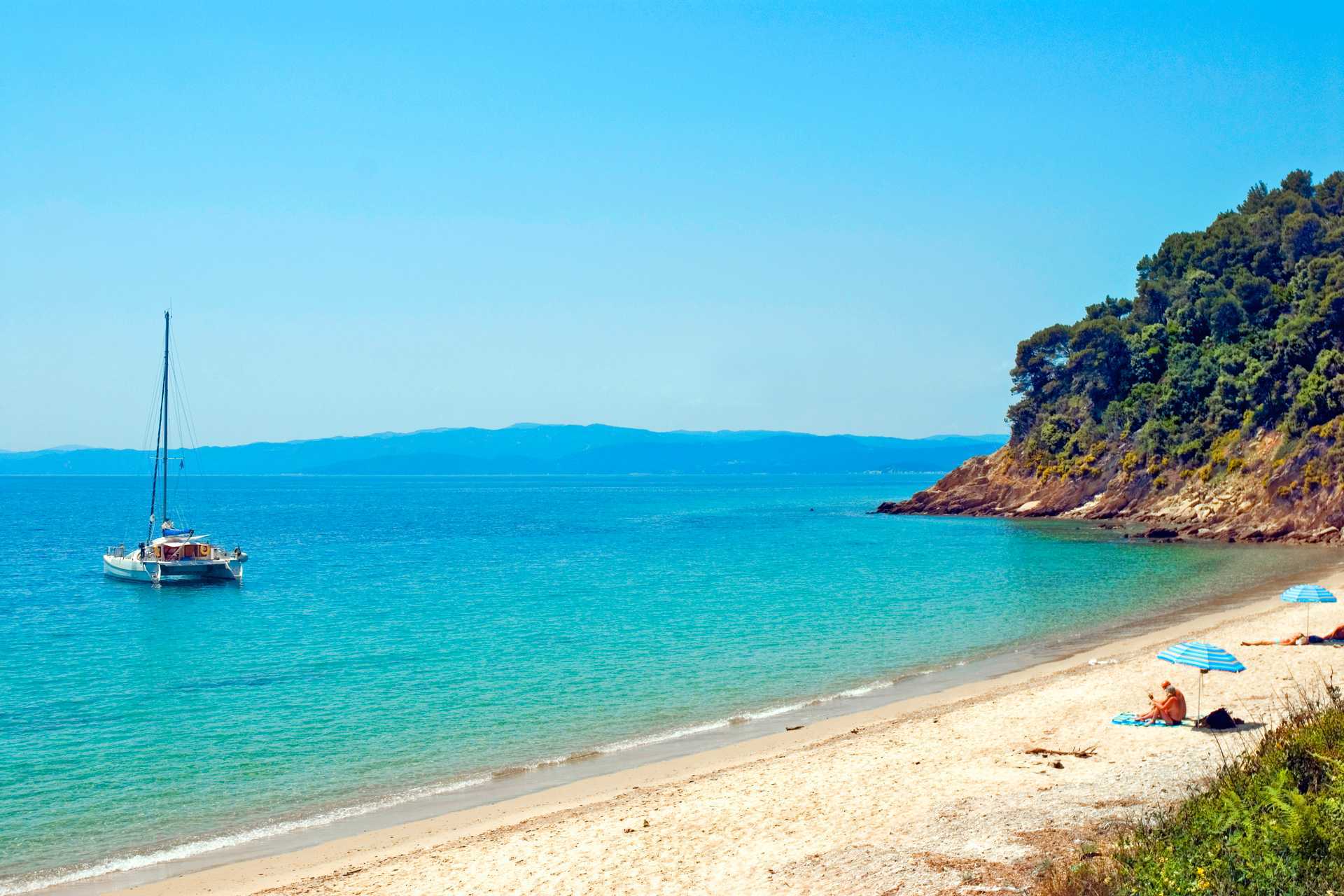 En af de smukke strande på Skiathos, Grækenland.